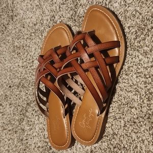 Women's size 6 brown scrappy sandals, EUC